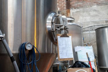 Kuzey Simya 'nın Old Coal Yard barındaki demleme ekipmanı ve Newcastle' daki Tyne, İngiltere 'deki mekan..