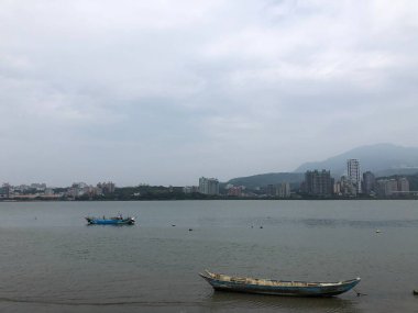 Taipei 'de tekneli göl manzarası. Tayvan.