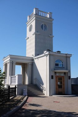 Rusya 'nın Khabarovsk kentindeki modern binaların dikey görüntüsü