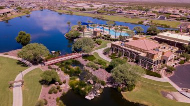 Estrella Dağı Çiftliği, Halk Merkezi ve Arizona Goodyear 'daki liseye kuş bakışı bakış.