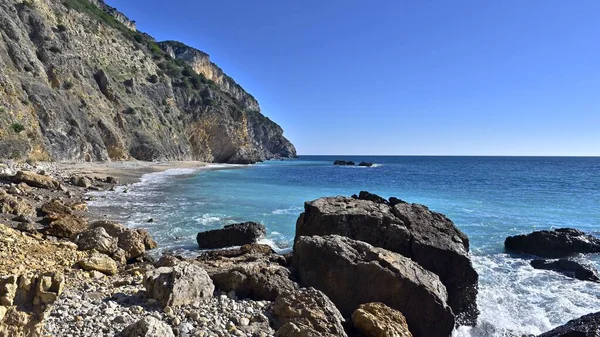 Beautiful View Praia Mijona Beach Blue Sea Surrounded Rocky Hills — Stock Photo, Image