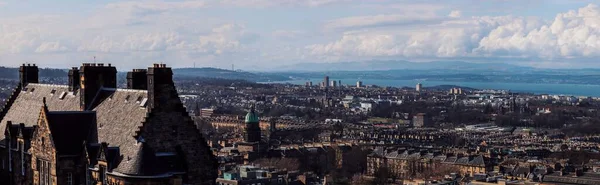阳光灿烂的爱丁堡全景全景 — 图库照片