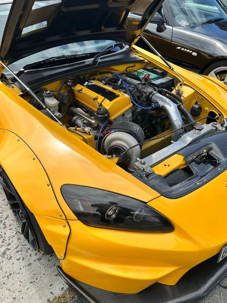 Een Prachtig Shot Van Een Gele Raceauto — Stockfoto