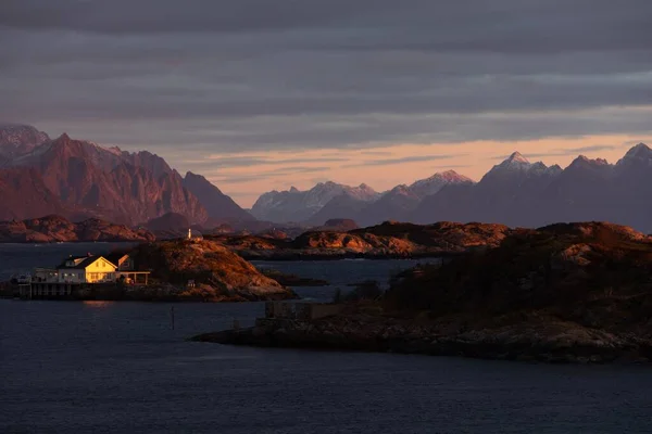 Gyönyörű Naplemente Hegyek Szigetek Felett Lofoten Norvégia — Stock Fotó