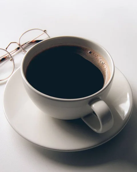 Вертикальный Снимок Чашки Кофе — стоковое фото