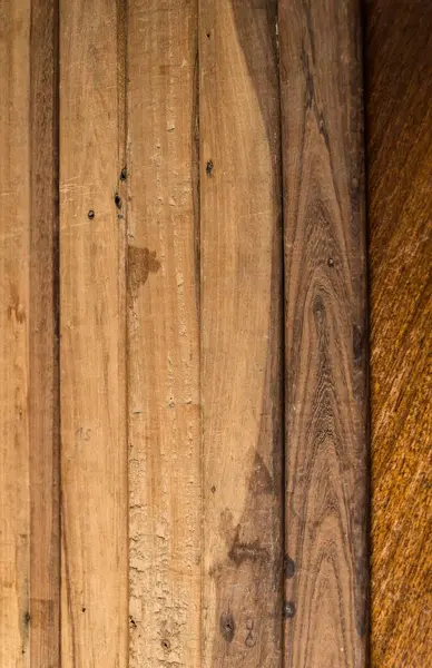 Вертикальный Крупный План Выветриваемой Коричневой Деревянной Текстуры — стоковое фото