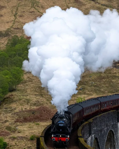 Μια Ψηλή Γωνία Του Hogwarts Εκφράζουν Για Glenfinnan Viaduct Ένα — Φωτογραφία Αρχείου