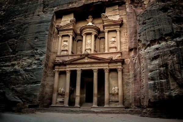 Μια Όμορφη Φωτογραφία Ενός Μοναστηριού Στην Πέτρα Της Ιορδανίας — Φωτογραφία Αρχείου