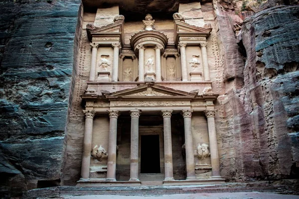 Μια Όμορφη Φωτογραφία Ενός Μοναστηριού Στην Πέτρα Της Ιορδανίας — Φωτογραφία Αρχείου