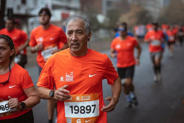 Starszy Mężczyzna Maratonie Santiago Chile 2022 — Zdjęcie stockowe
