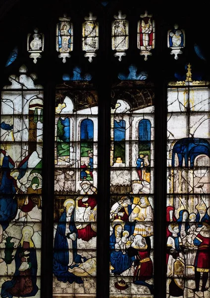 Pionowe Ujęcie Okien Kościoła Mariackiego Fairford Anglia — Zdjęcie stockowe