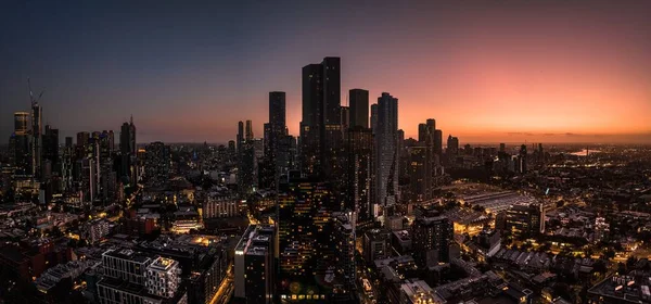 Hög Vinkel Melbourne Stadsbild Vid Solnedgången Lila Och Mörk Himmel — Stockfoto