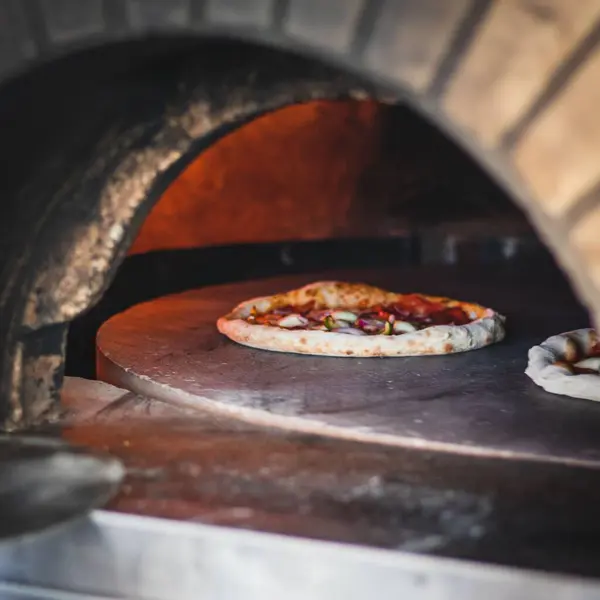 Italian Pizza Baking Wood Fired Oven — Stock Photo, Image