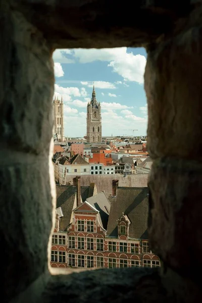 Eine Vertikale Des Schlosses Gravensteen Von Einem Fenster Aus Gesehen — Stockfoto