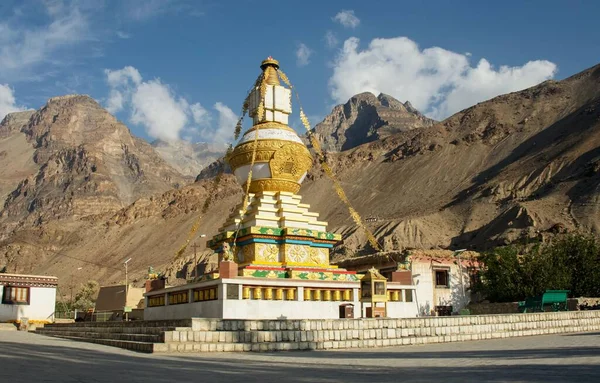Bella Stupa Del Tabo Monastero Buddista Con Montagne Sullo Sfondo — Foto Stock