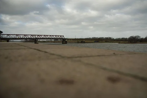Disparo Puente Sobre Río Elba Alemania Día Nublado — Foto de Stock