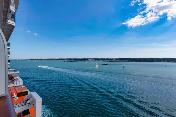 Вид Корабля Лодки Берегу Океана Портсмут Харбур Англия — стоковое фото