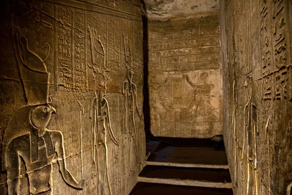 开罗和埃及卢克索周围的金字塔和圣殿 — 图库照片