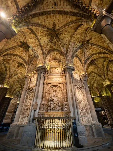 Vertikální Snímek Interiéru Katedrály Avile Španělsku — Stock fotografie