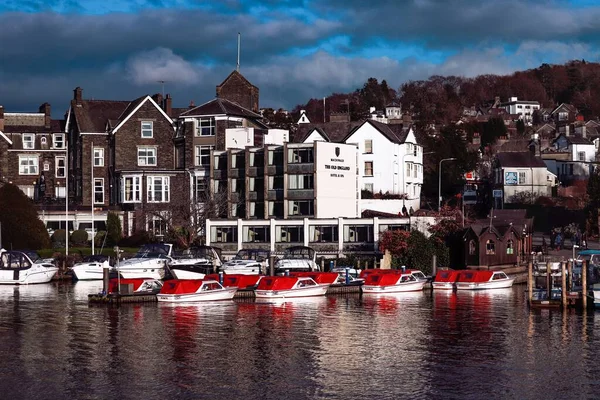 Beautiful View River Its Shore Boats Next City Lake District — Stock Photo, Image
