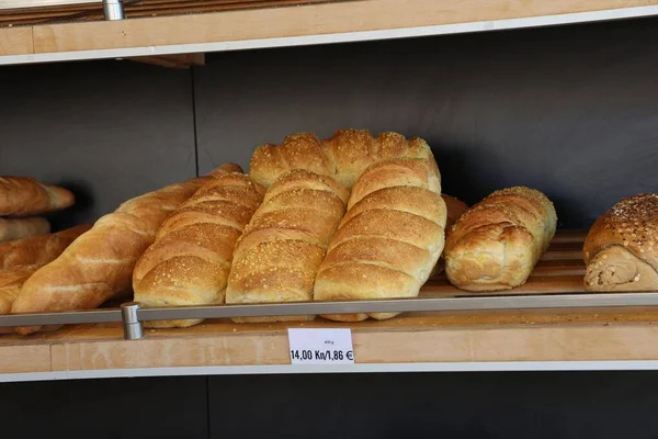 Zbliżenie Świeżego Chleba Stoisku Chorwacji — Zdjęcie stockowe
