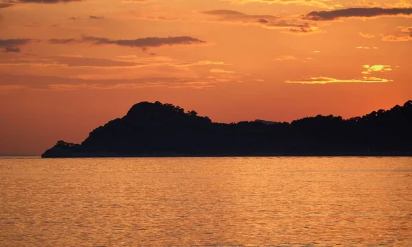 Une Belle Vue Panoramique Sur Coucher Soleil Orange Sur Mer — Photo