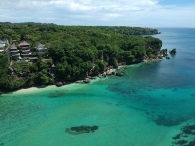 Endonezya 'daki Padang Padang Sahili' nin hava görüntüsü.