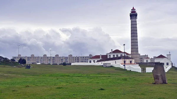 Faro Panoramico Della Leca Contro Cielo Nuvoloso Portogallo — Foto Stock
