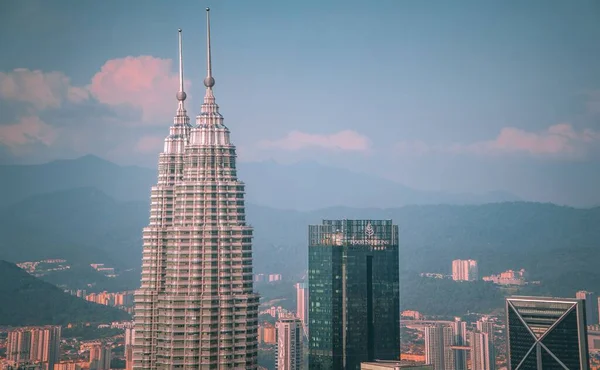 Eine Antenne Der Petronas Towers Einem Düsteren Tag Kuala Lumpur — Stockfoto