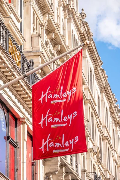 ロンドン 2022年8月25日 ロンドンの摂政通りにあるHamleysおもちゃ店の外観 — ストック写真