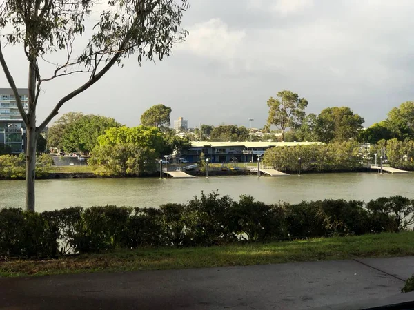 stock image A lake in the middle of trees and buildings