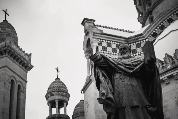 Una Escala Grises Una Estatua Iglesia Notre Dame África Argelia — Foto de Stock