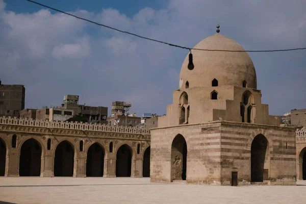 Cúpula Dentro Mesquita Ibn Tulun Cairo Egito Com Céu Azul — Fotografia de Stock