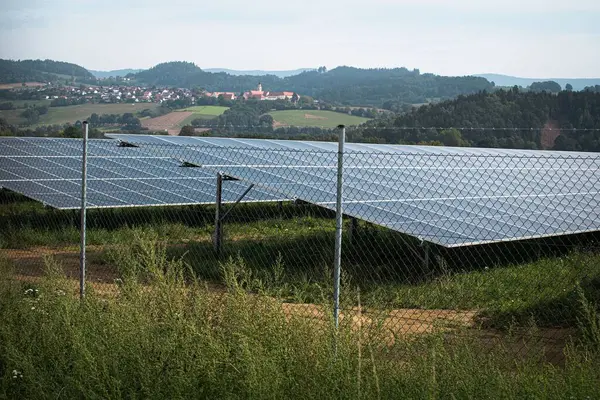 Sluneční Soustava Velké Fotovoltaické Elektrárně Dne — Stock fotografie