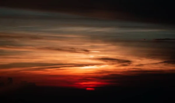 Eine Luftaufnahme Des Bunten Himmels Bei Sonnenuntergang — Stockfoto
