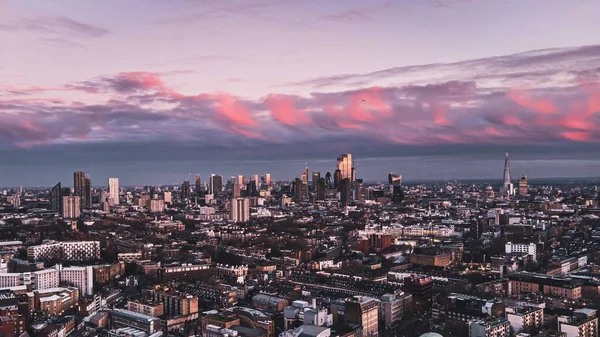 伦敦市粉红日落无人机 — 图库照片