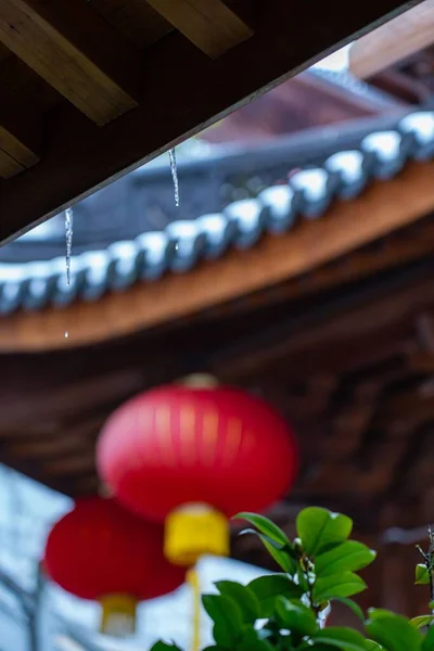 Çin Fenerleriyle Dolu Tarihi Bir Bina — Stok fotoğraf