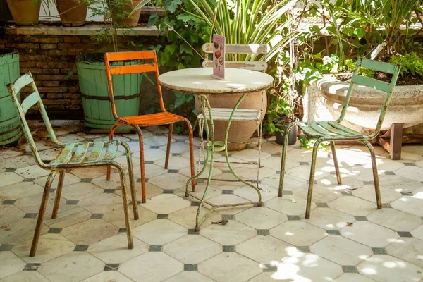 Café Vintage Plein Air Avec Des Plantes Dans Des Pots — Photo