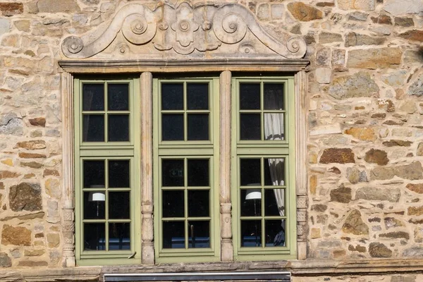 Крупный План Старомодного Окна Старинного Здания — стоковое фото