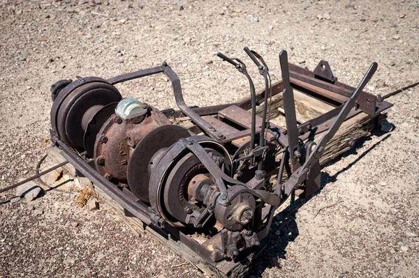 Detalle Viejo Sistema Tracción Cables Cinturones Abandonado Desierto —  Fotos de Stock