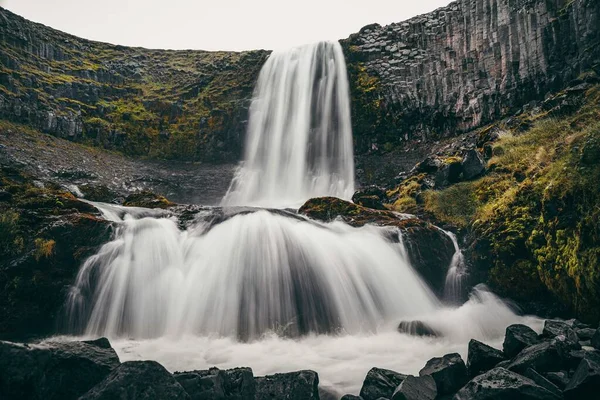 Long Exposure Shot Flowing Cascading Waterfall — Stock Photo, Image