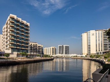 El-Raha Sahili 'ndeki El-Zeina' dan Yas Körfezi 'ne bakan Abu Dabi.