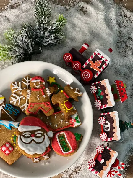 Μια Κορυφαία Άποψη Των Γλυκών Χριστουγεννιάτικα Μπισκότα Σάντα Και Ένα — Φωτογραφία Αρχείου