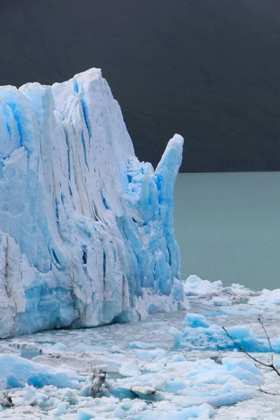 Μια Κάθετη Φωτογραφία Του Παγετώνα Στο Εθνικό Πάρκο Los Glaciares — Φωτογραφία Αρχείου