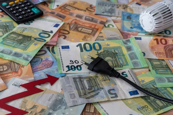Una Spina Valvola Calcolatrice Sulle Banconote Euro — Foto Stock