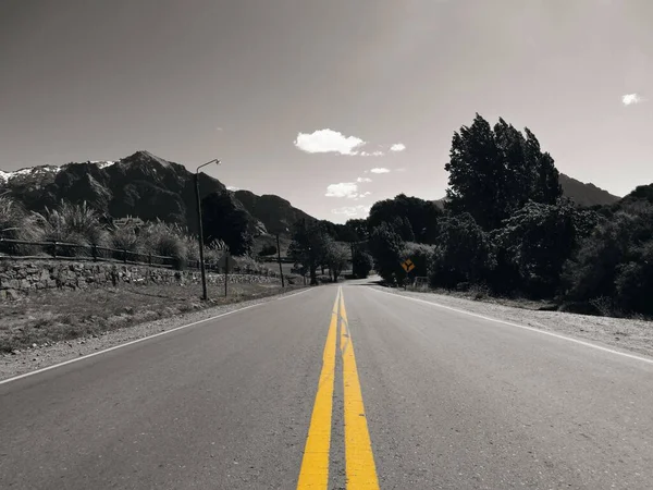 Grayscale Shot Asphalt Road Gray Sky — Stock Photo, Image