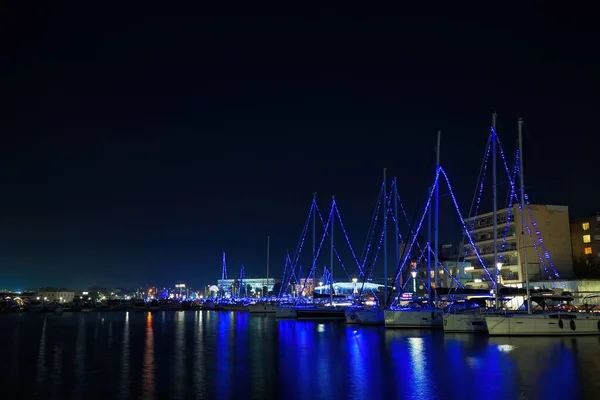 Porto Cheio Barcos Perto Dos Edifícios Noite — Fotografia de Stock