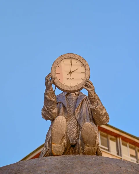 Closeup Sculpture Man Holding Clock Dijon France Blue Sky — Stock Photo, Image