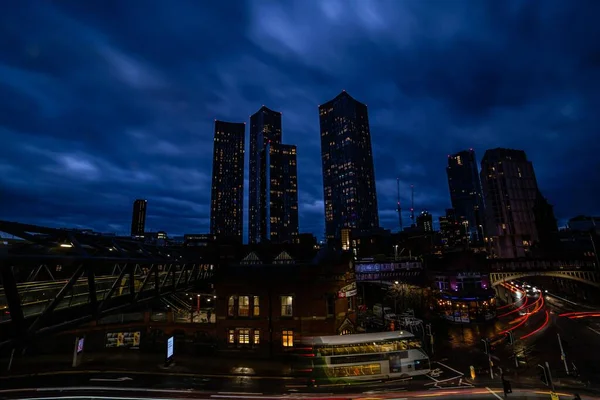 Natt Utsikt Över Deansgate Square Med Sina Fyra Skyskrapor Torn — Stockfoto