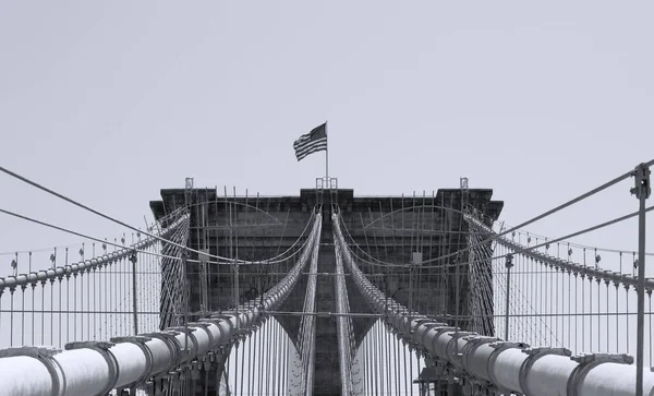 Una Vista Escala Grises Cerca Parte Superior Del Puente Brooklyn — Foto de Stock